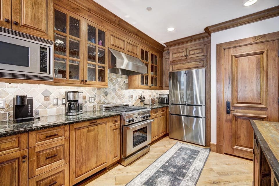 Ski-in Ski-out 1 BdrDen in exclusive Horizon Pass Apartment in Avon