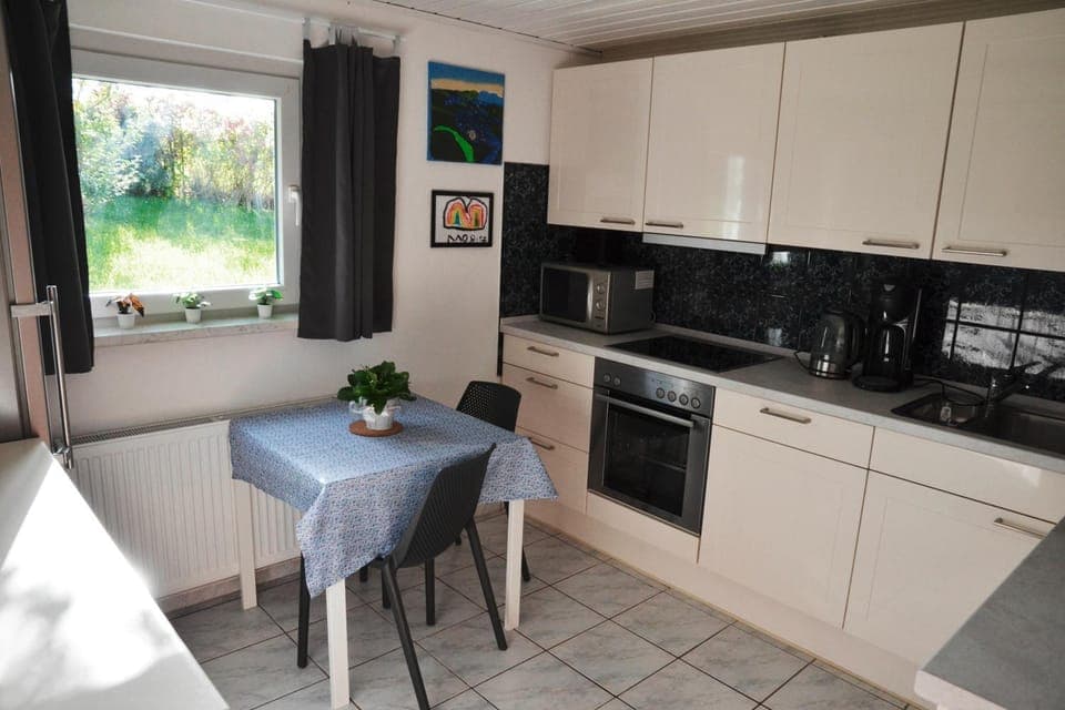 Coffee/tea facilities, Kitchen or kitchenette, Dining area, dishwasher, minibar, pet friendly, stove