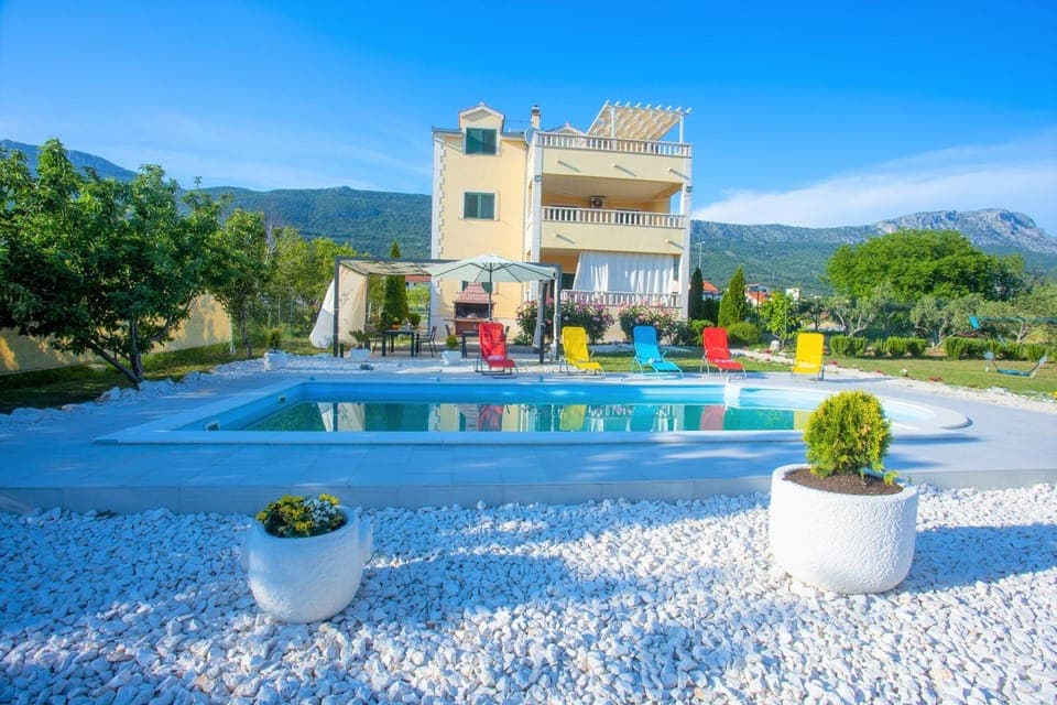 Property building, Swimming pool