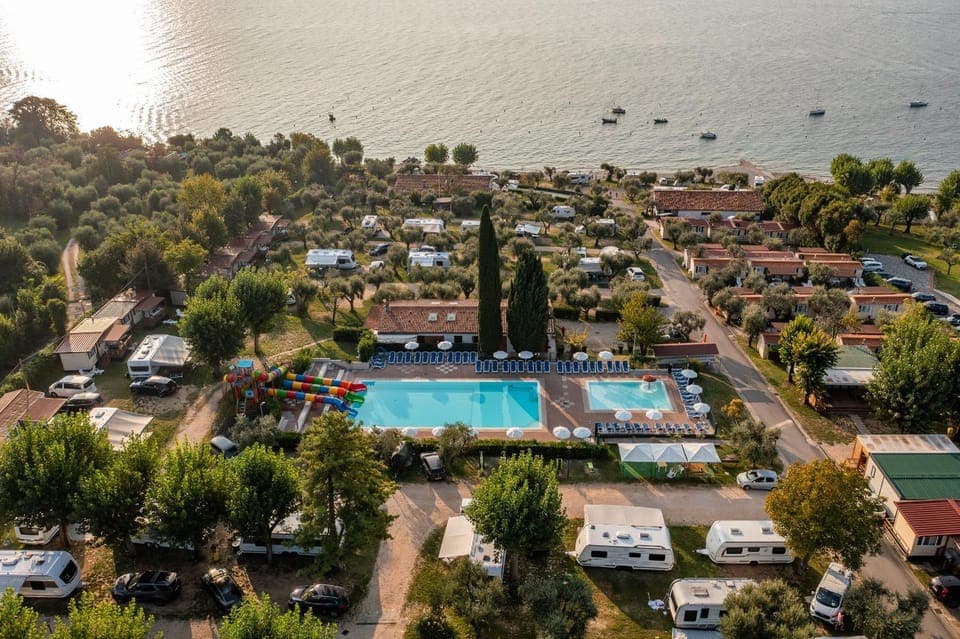 Day, Natural landscape, Bird's eye view, Lake view, Pool view, Swimming pool