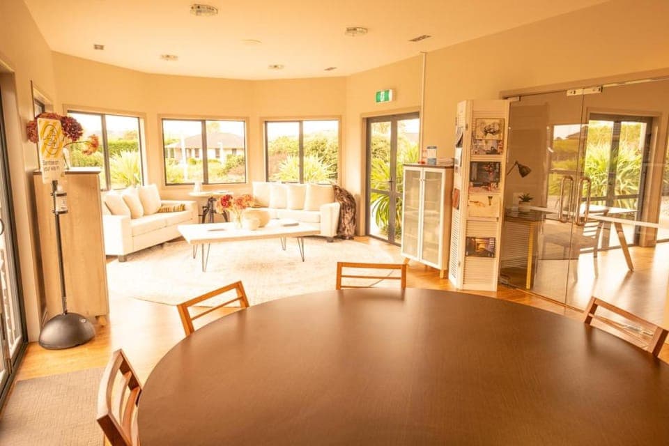 Restaurant/places to eat, Dining area