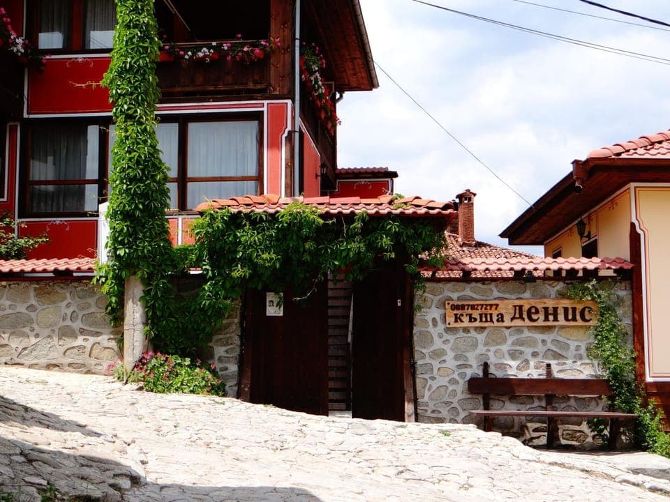 Facade/entrance, Day, Natural landscape, Summer, BBQ facilities, Garden, On site, City view, Garden view, Landmark view, Mountain view, River view, Street view, Supermarket/grocery shop, Shopping Area