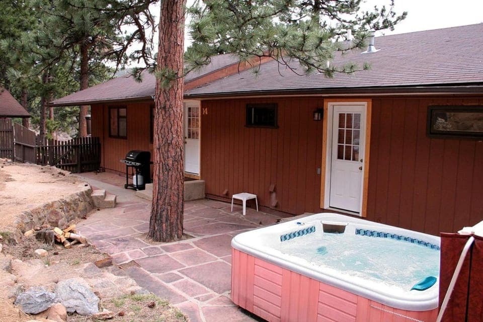 Property building, BBQ facilities, Hot Tub