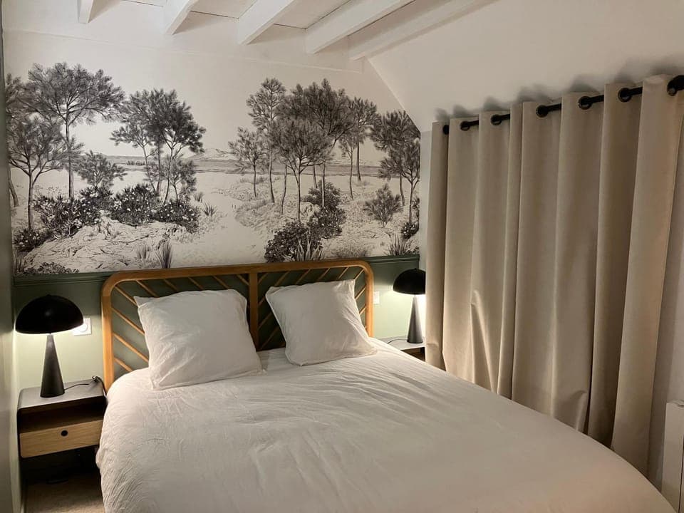 Bed, Photo of the whole room, Bedroom