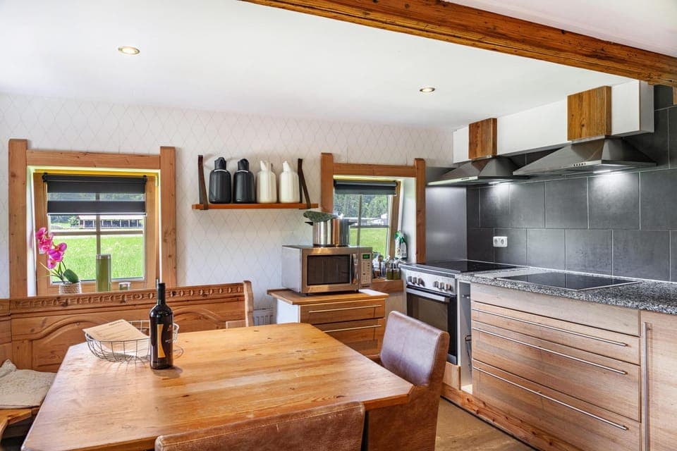 Kitchen or kitchenette, Living room