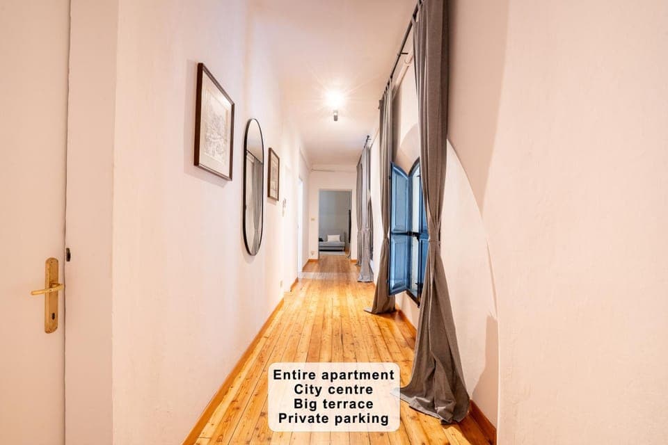 Decorative detail, Decorative detail, Entertainment