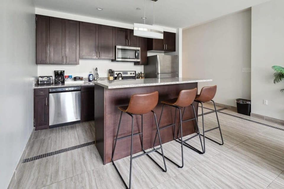 Kitchen or kitchenette, Seating area, Dining area