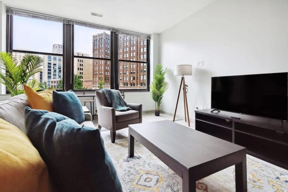 TV and multimedia, Living room, Seating area, Evening entertainment