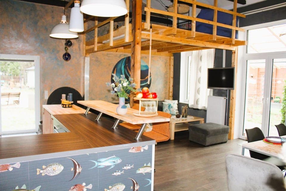 TV and multimedia, Kitchen or kitchenette, Living room, Seating area, fireplace