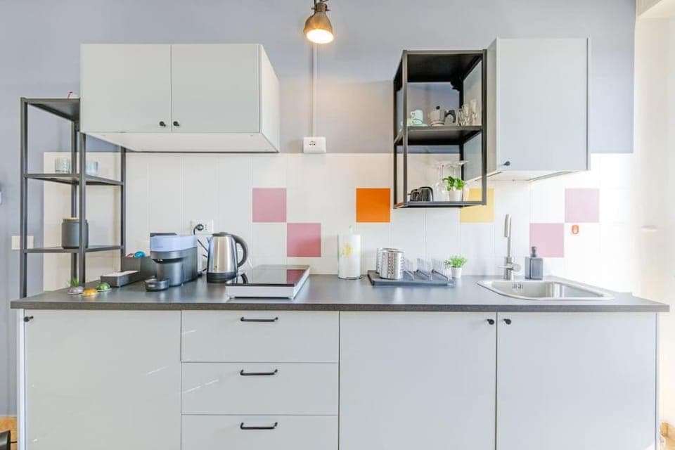 Coffee/tea facilities, stove, kitchen