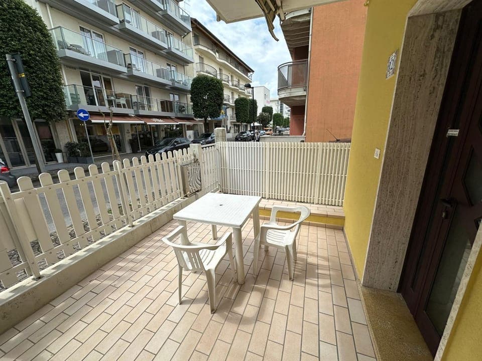 Patio, Street view