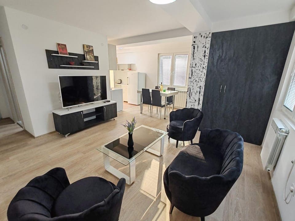 Communal lounge/ TV room, TV and multimedia, Kitchen or kitchenette, Living room, Seating area, Evening entertainment