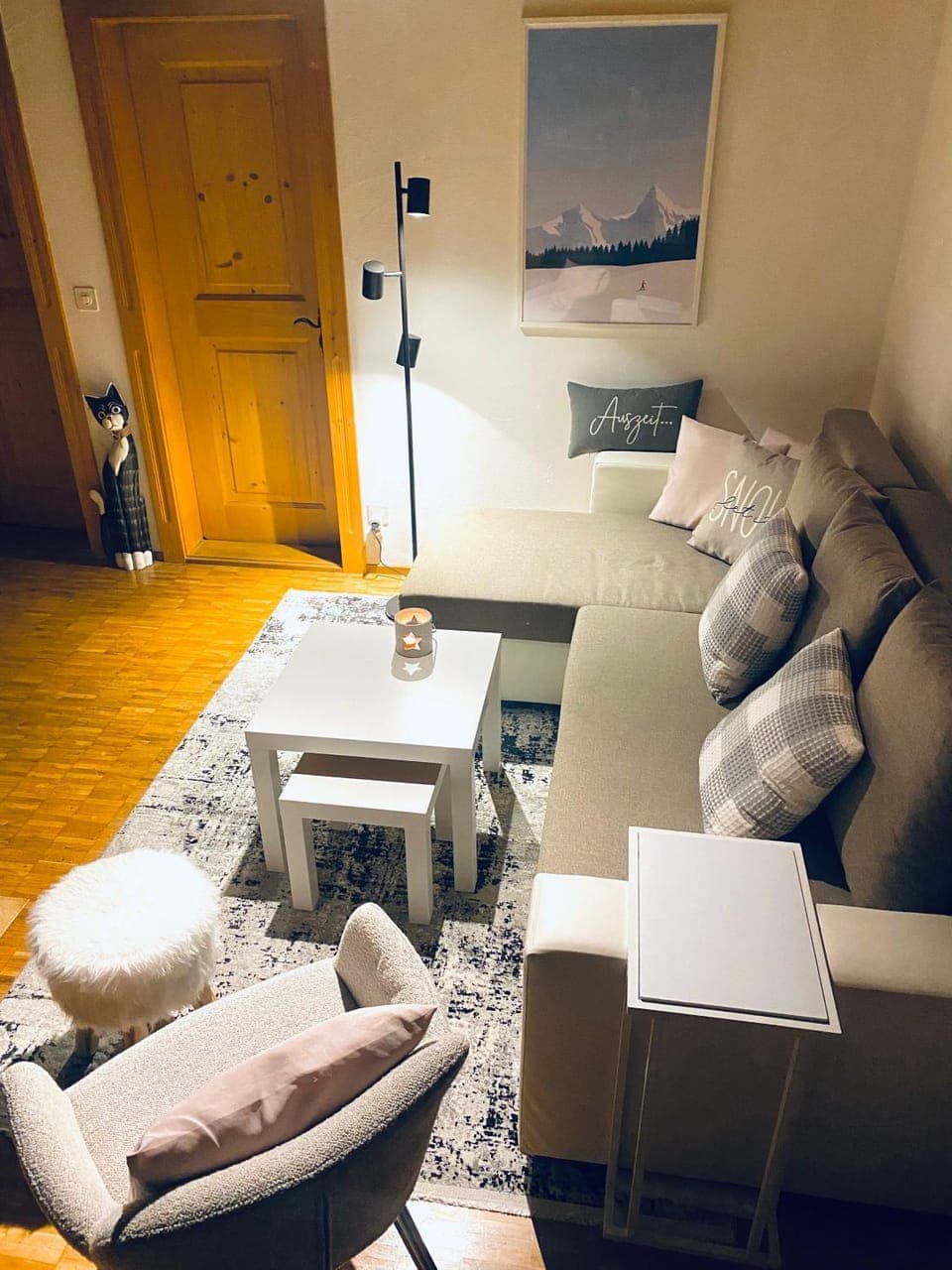 Living room, Seating area