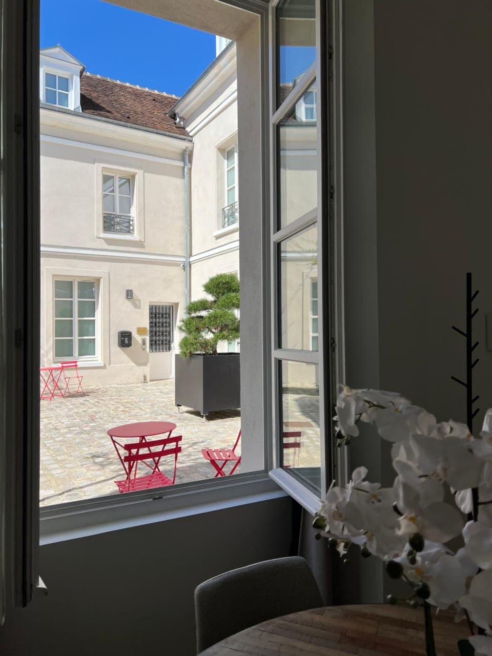 Property building, View (from property/room), Balcony/Terrace, Dining area