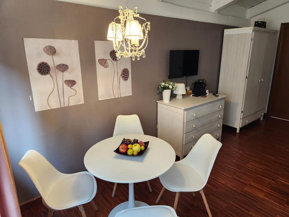 TV and multimedia, Living room, Seating area, Dining area, minibar