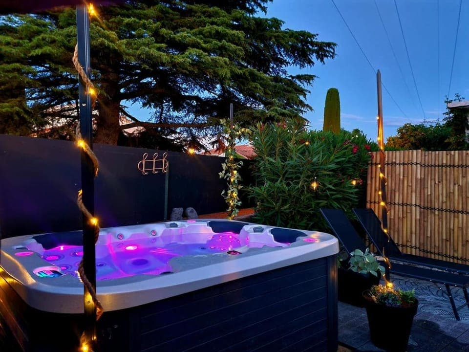 Garden, Hot Tub, Hot Tub