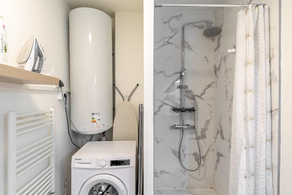 Shower, flat iron, washing machine