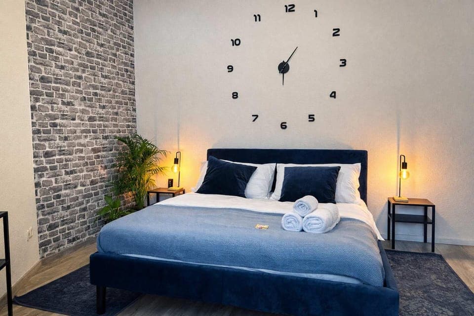 Bed, Photo of the whole room, Bedroom, towels