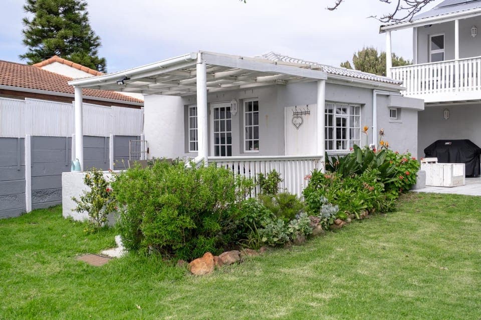 Property building, Day, Garden, Garden view