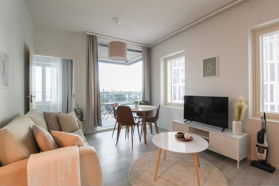 Communal lounge/ TV room, TV and multimedia, Living room, Seating area, Evening entertainment