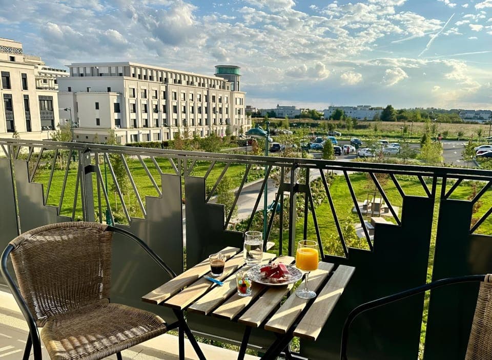 Patio, Day, Natural landscape, Garden, View (from property/room), Balcony/Terrace, Dining area, Garden view, Breakfast