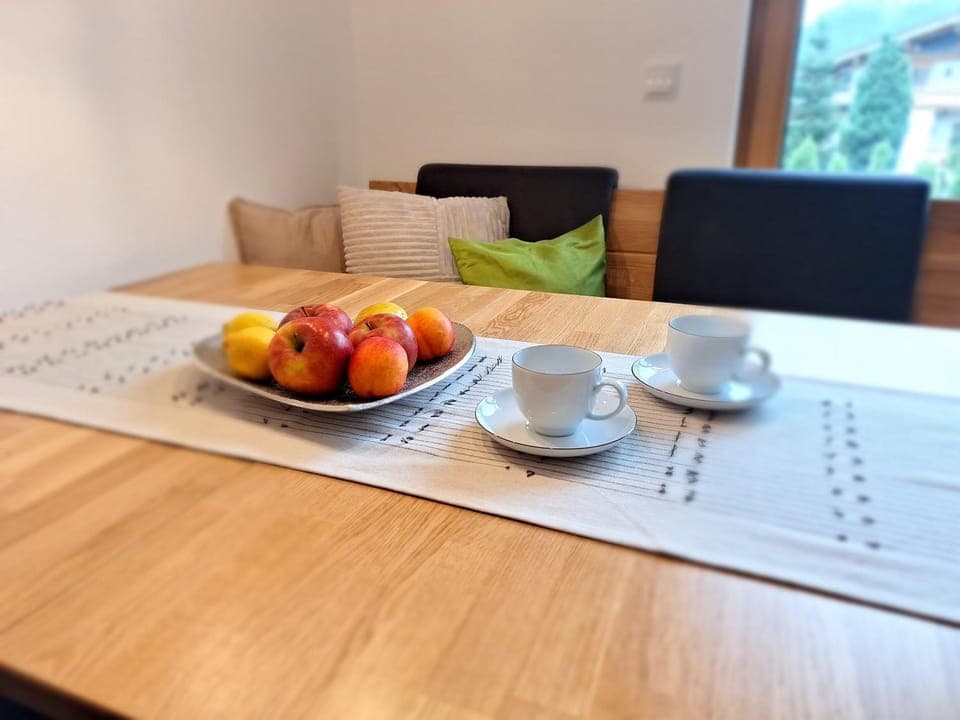 Seating area, Dining area