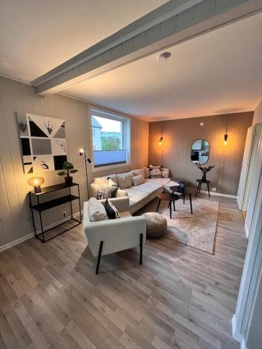 Living room, Photo of the whole room, Seating area