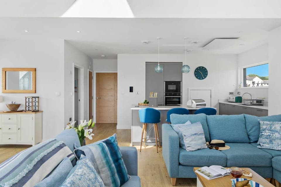 Kitchen or kitchenette, Living room, oven, stove