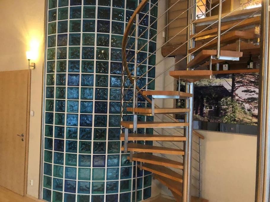 Kotimaailma - Iso ja viihtyisä omakotitalo saunalla 9 henkilölle Apartment in Helsinki
