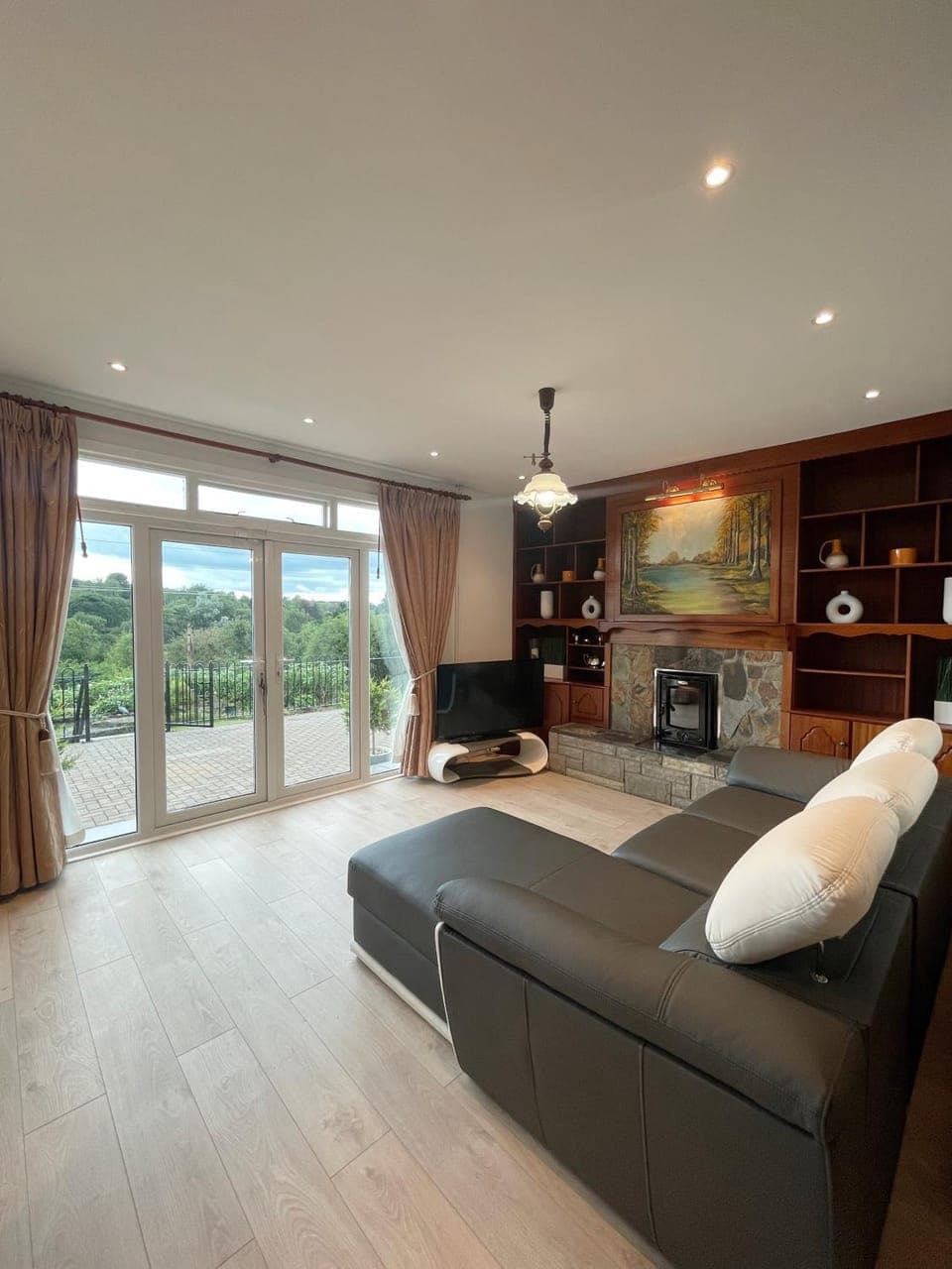TV and multimedia, Living room, Photo of the whole room, Seating area