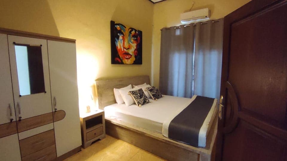 Bed, Bedroom, wardrobe, air conditioner