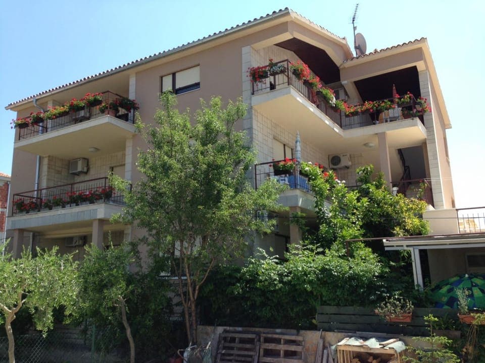 Property building, Facade/entrance, Off site