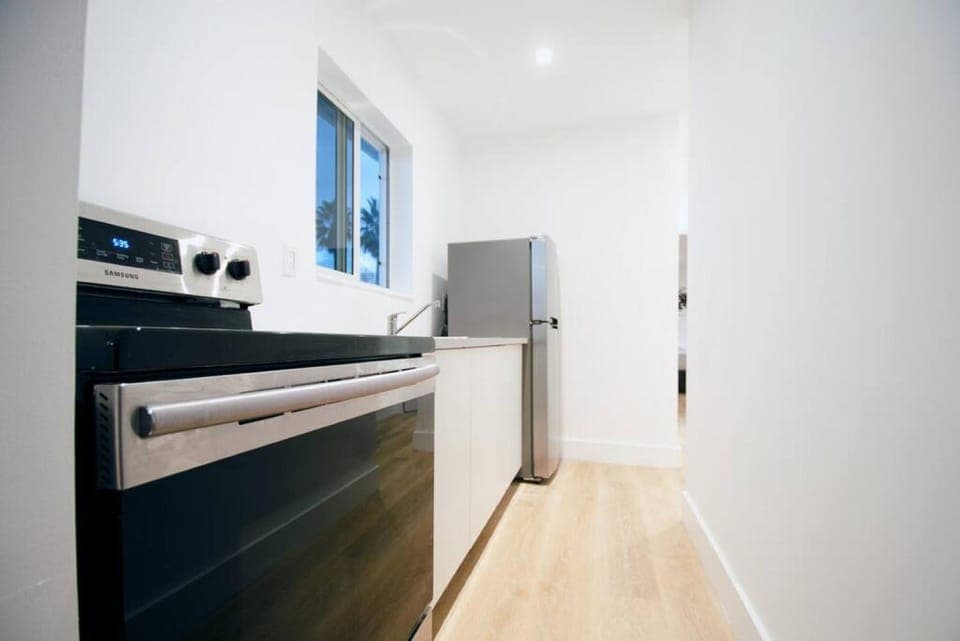 Kitchen or kitchenette, oven