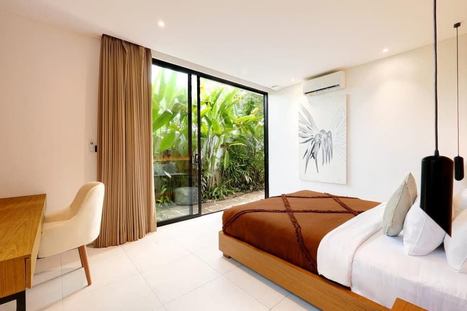 Bedroom, air conditioner