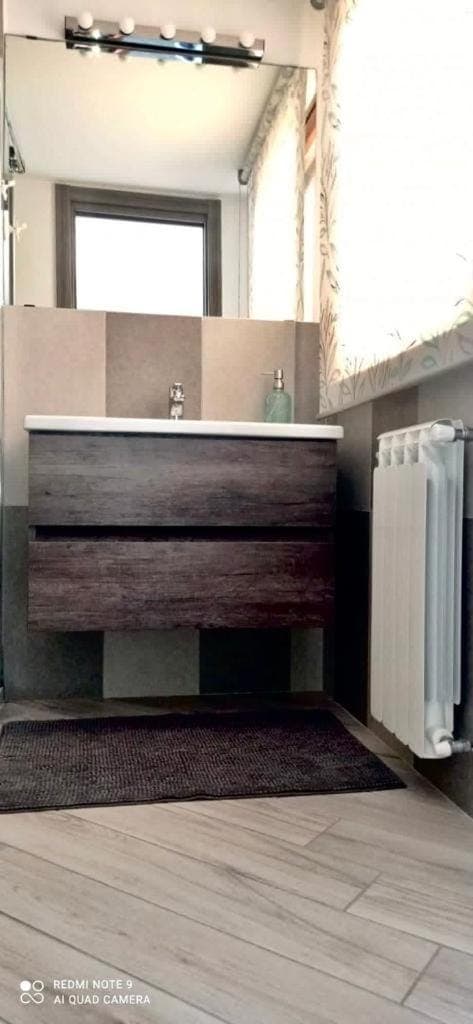 Bathroom, Internal: Not applicable to any particular room