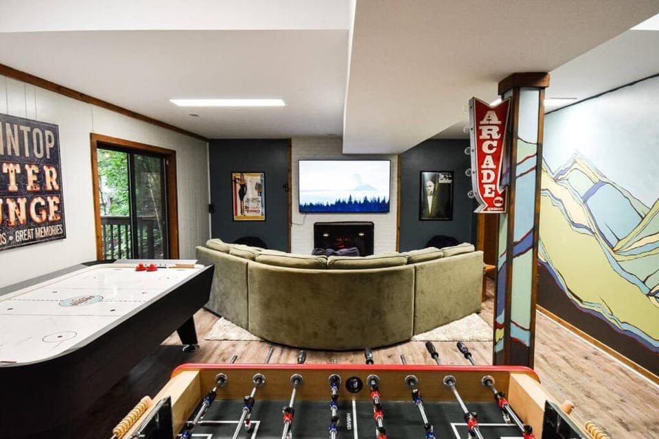 Communal lounge/ TV room, Game Room, TV and multimedia, Evening entertainment