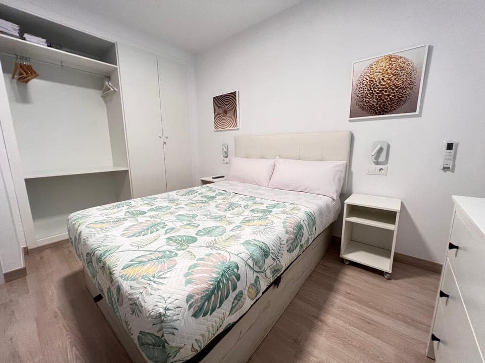 Bed, Photo of the whole room, Bedroom, wardrobe