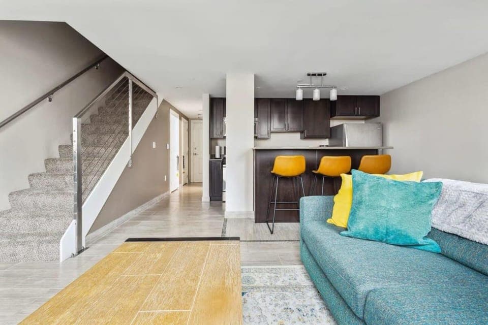 Kitchen or kitchenette, Seating area