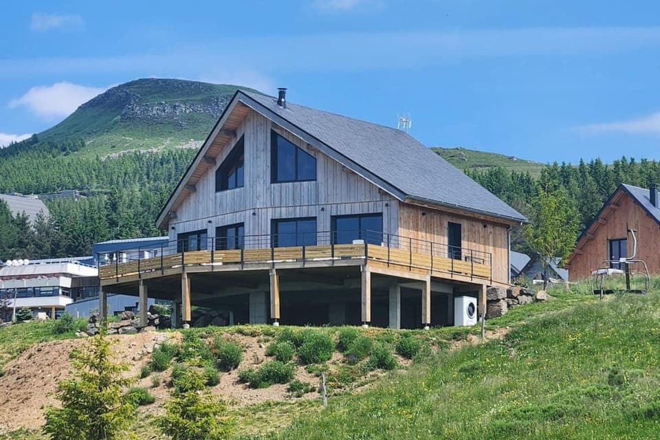 Property building, Spring, Day, Natural landscape, Mountain view