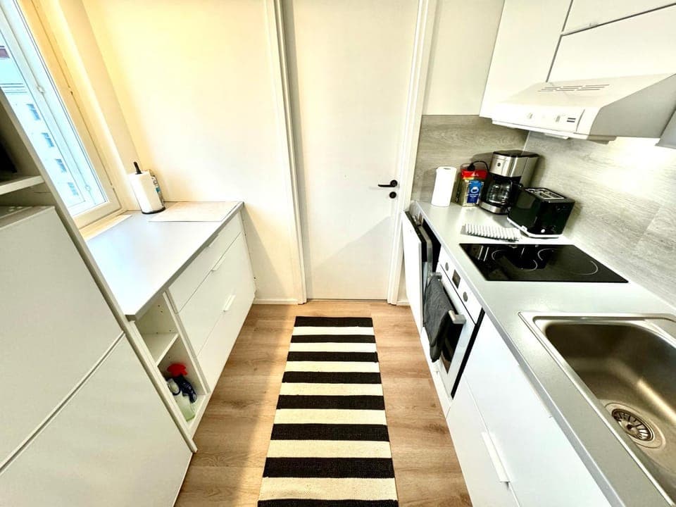 Coffee/tea facilities, Kitchen or kitchenette, dishwasher, oven, stove, toaster