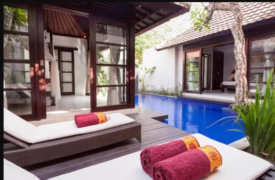 Swimming pool, sunbed