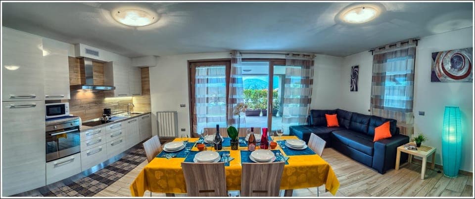 Kitchen or kitchenette, Living room, Seating area, Dining area, pet friendly