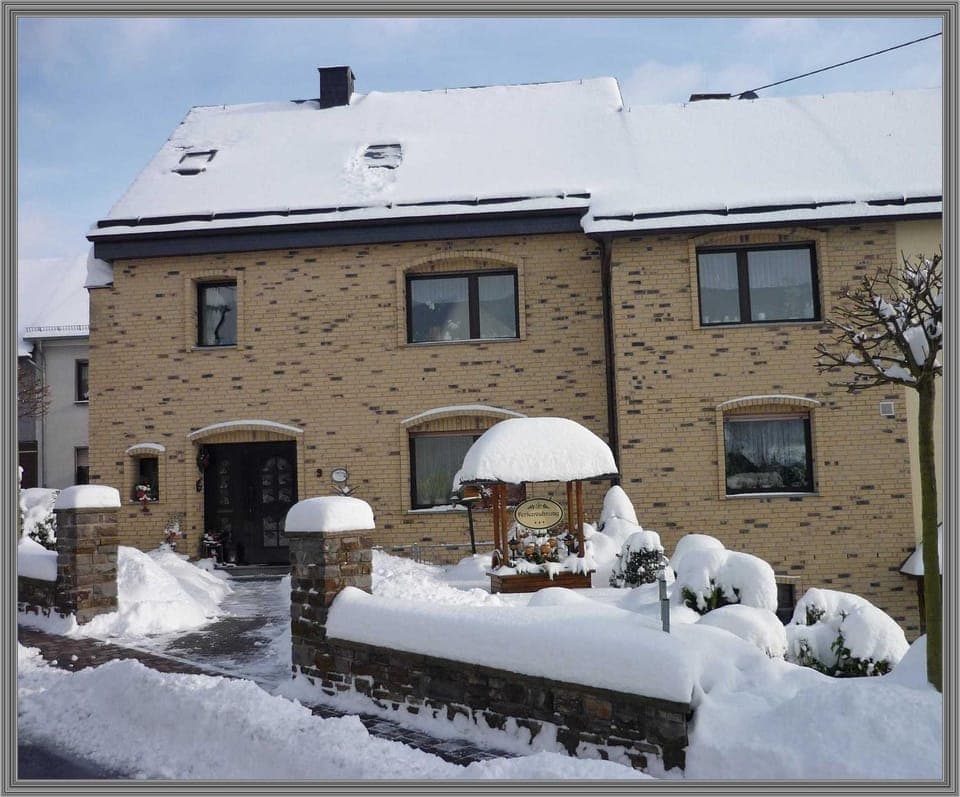 Facade/entrance, Winter