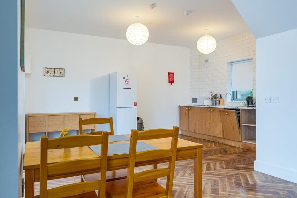 Dining area, microwave, toaster, kitchen