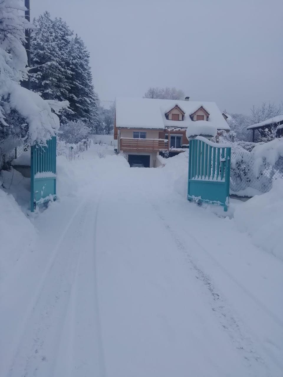 Property building, Facade/entrance, Winter