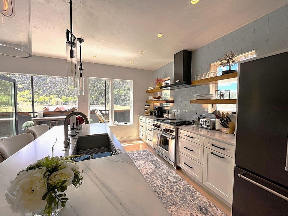 View (from property/room), View (from property/room), Mountain view, Mountain view, Quiet street view, kitchen