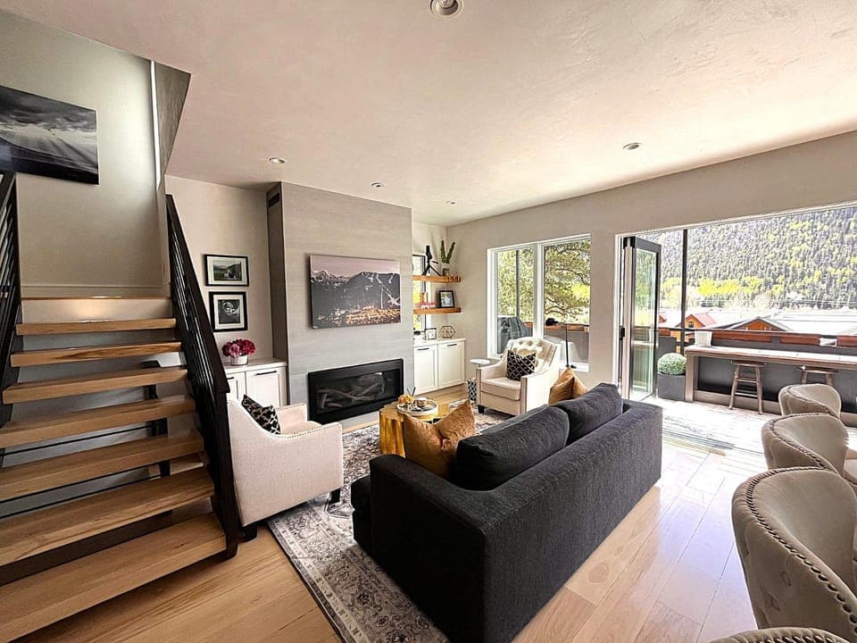 TV and multimedia, View (from property/room), View (from property/room), Living room, Seating area, Mountain view, Mountain view, fireplace