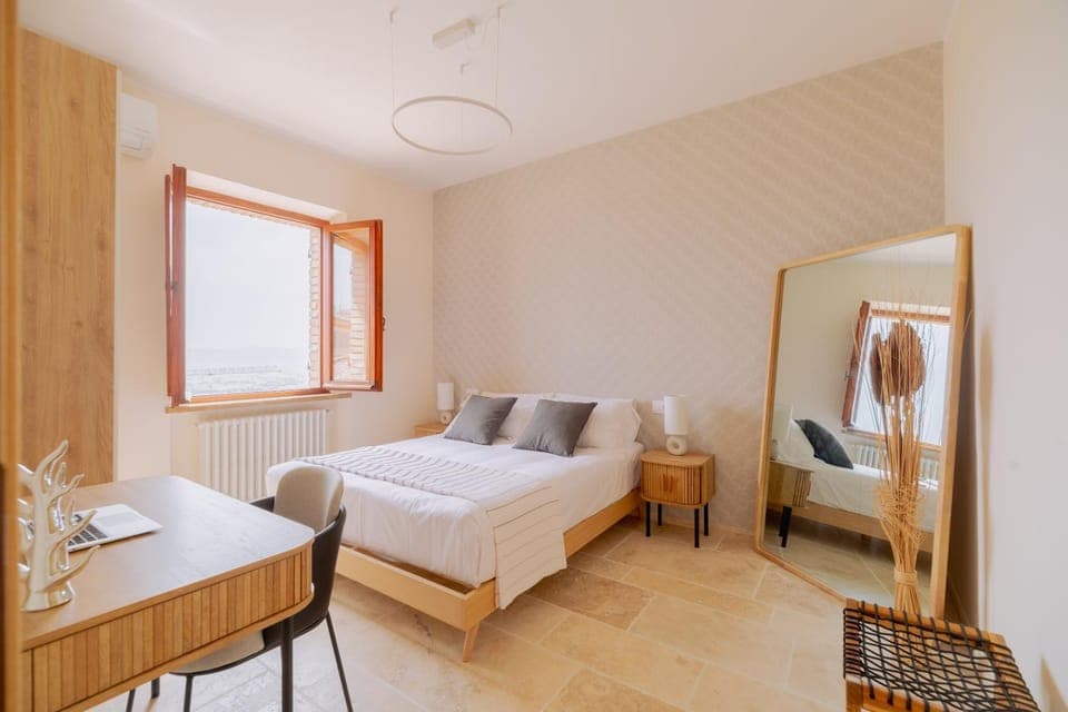 Bed, Photo of the whole room, Seating area, Bedroom, wardrobe