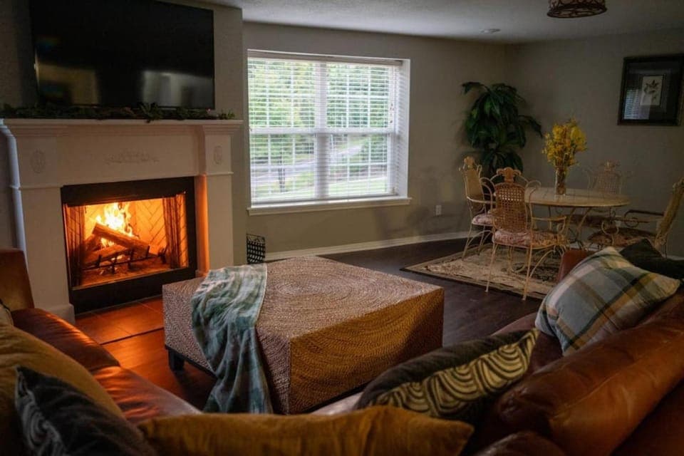 Living room, Seating area, Dining area, flat iron