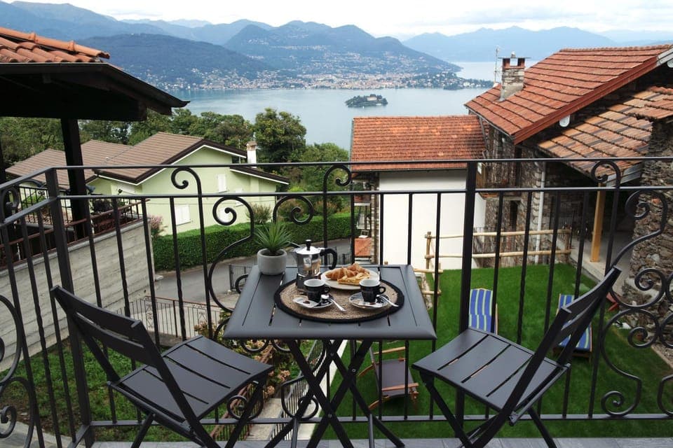 Day, View (from property/room), Balcony/Terrace, Dining area, Lake view, Mountain view